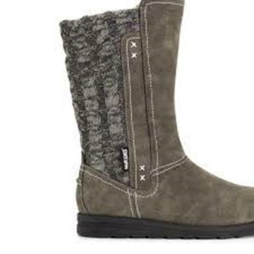 MUK LUKS WOMEN'S STACY MID CALF FLAT WATER RESISTANT WINTER BOOT 8 OLIVE 16966