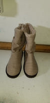 MUK LUKS WOMEN'S ANGEL FLAT SIDE BUTTON KNIT PULL ON FASHION BOOT sz 8 BEIGE