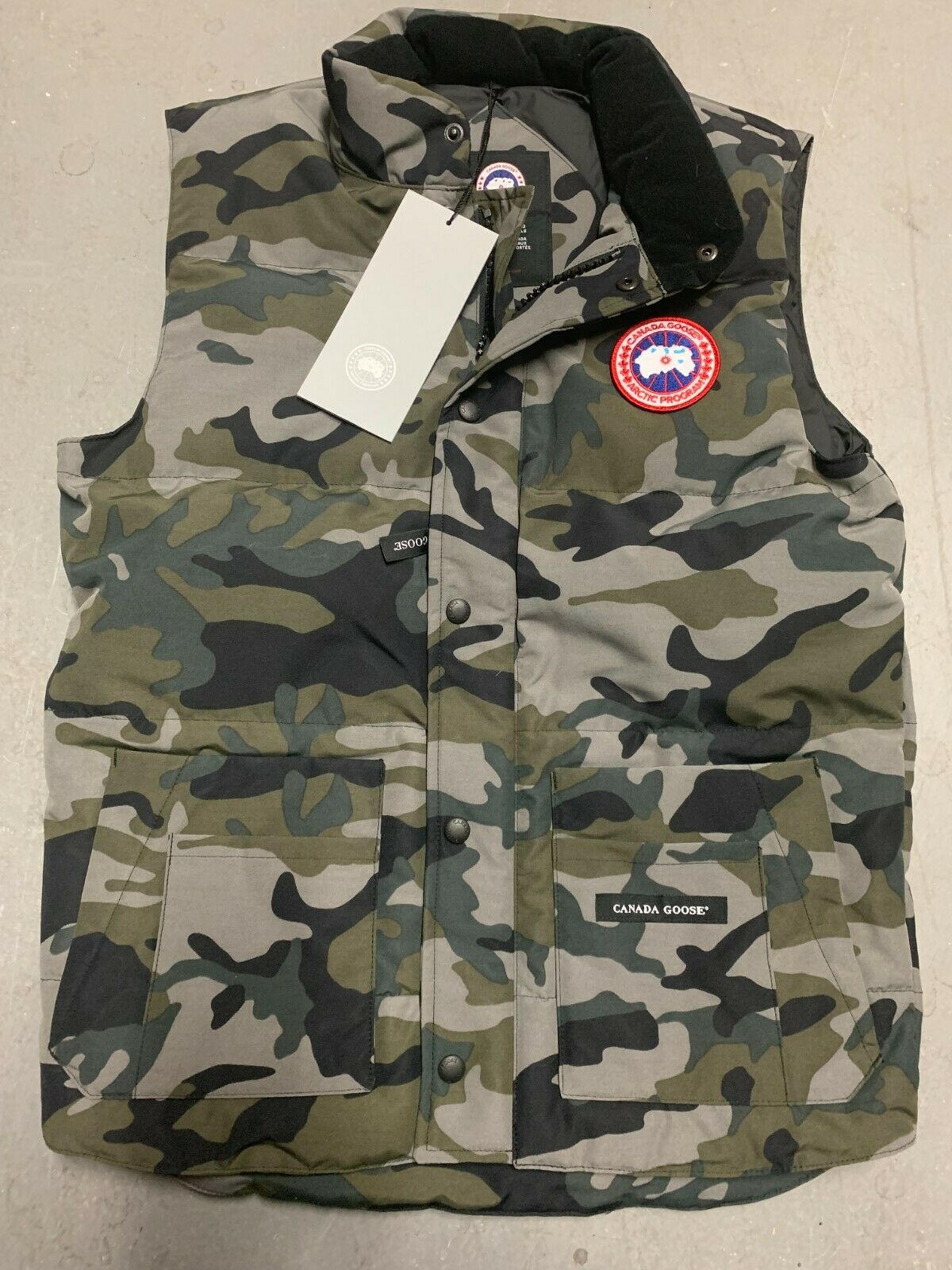 Canada goose freestyle vest 2024 camo